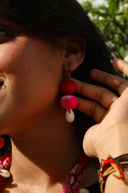 The Utsav Layered Shell Necklace Pink